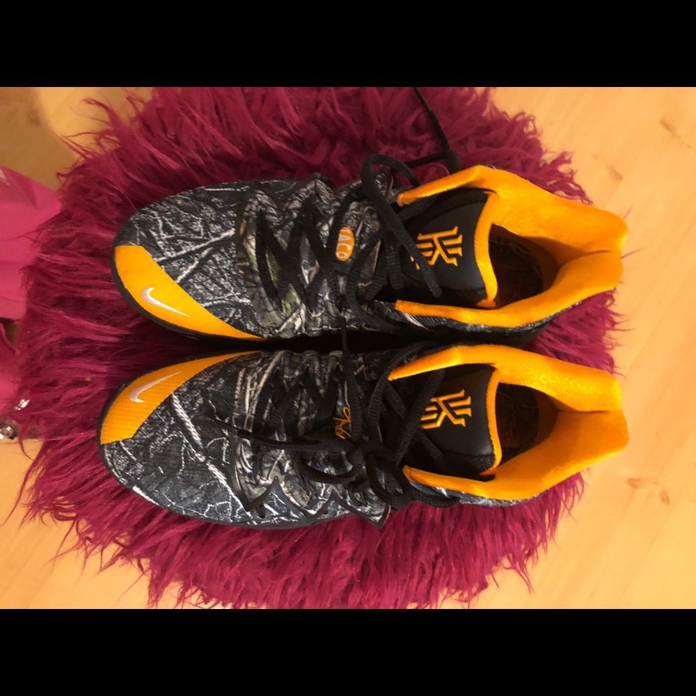 Boys sneakers